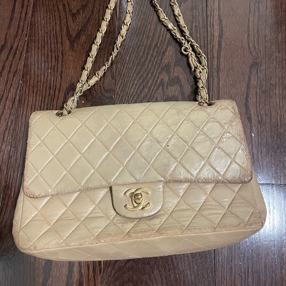 CHANEL Handbags - Vintage CHANEL purse